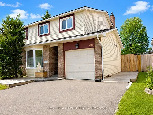 4396 Whittaker Cres Photo 1