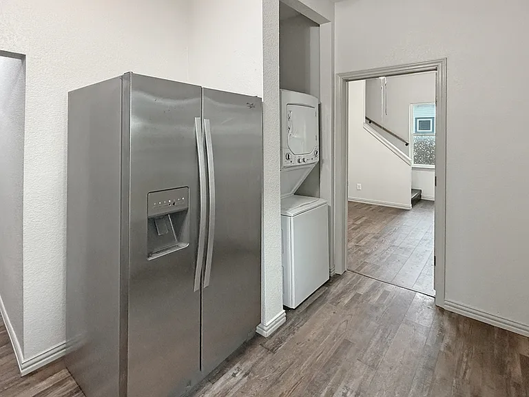 2424 McKinley Ave — Photo 3