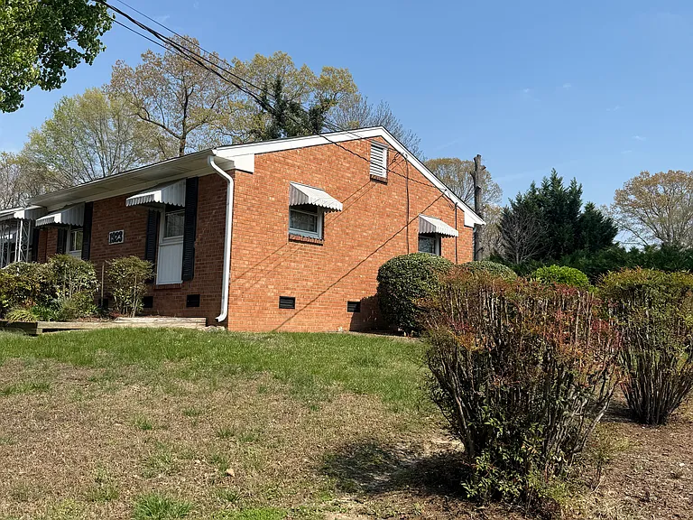 1923 Belcrest Dr — Photo 19