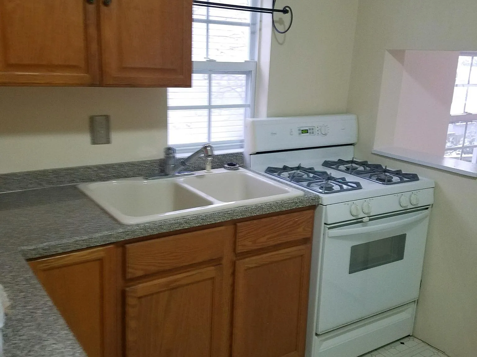 2 bed, 894 sqft, $2,600 — Photo 4