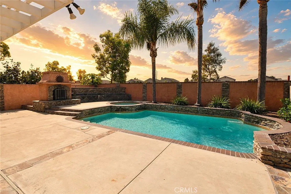 4 bed, 1856 sqft, $5,600 — Photo 3