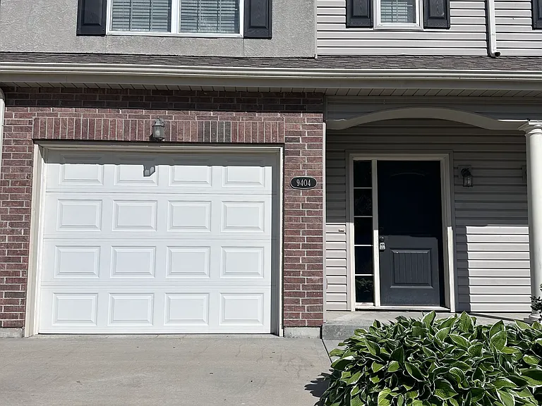 9404 N Adrian Ave — Photo 1