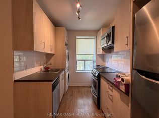 2471 Dundas St W, Toronto, ON M6P 1X3