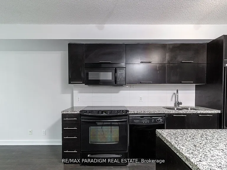 21 Nelson St #316 — Photo 3