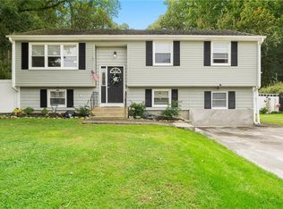 32 Old Carriage Rd, West Warwick, RI 02893
