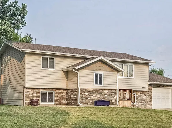 4902 E Roughrider Cir, Mandan, ND 58554