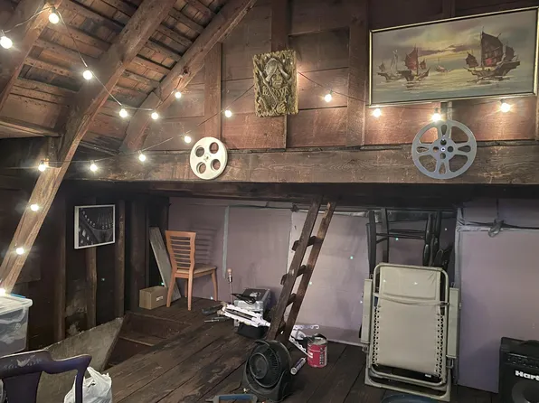 887 Montgomery Street image 10 of 11