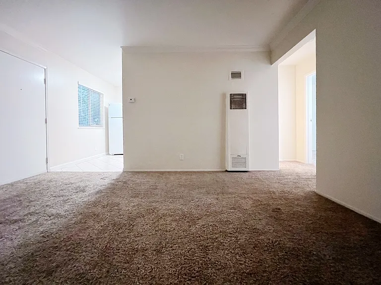 Vernon Apartments — Photo 14