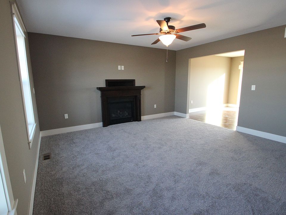 1st image of 701 Nw Autumn Crest Drive