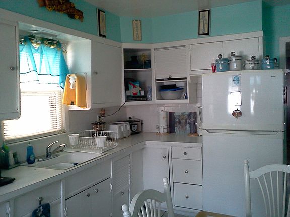 Eat in kitchen