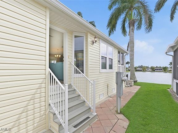 3rd image of 1055 Diamond Lake Cir