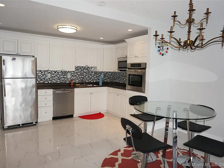 19370 Collins Avenue Seasonal #1417 — Photo 2