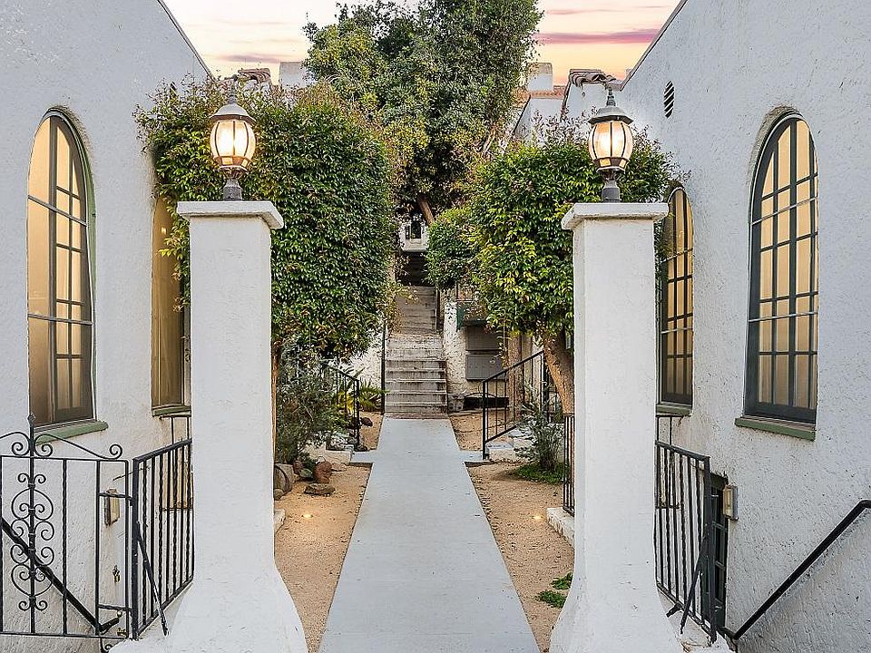 1st image of 806 Tularosa Dr #10
