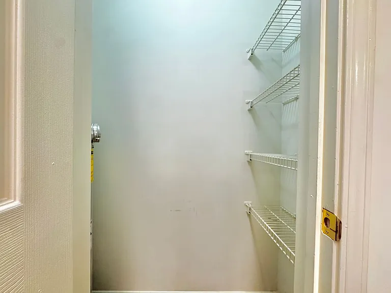 Forest Creek Apartments — Photo 10