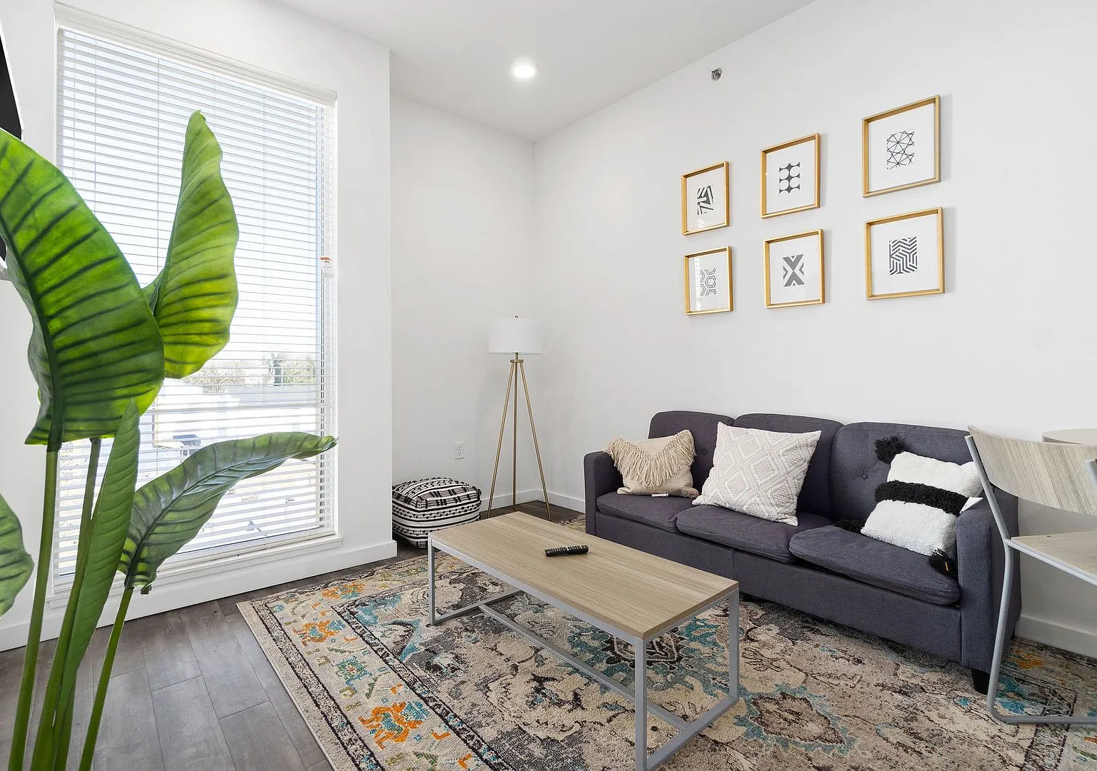MAIN608 — Photo 4