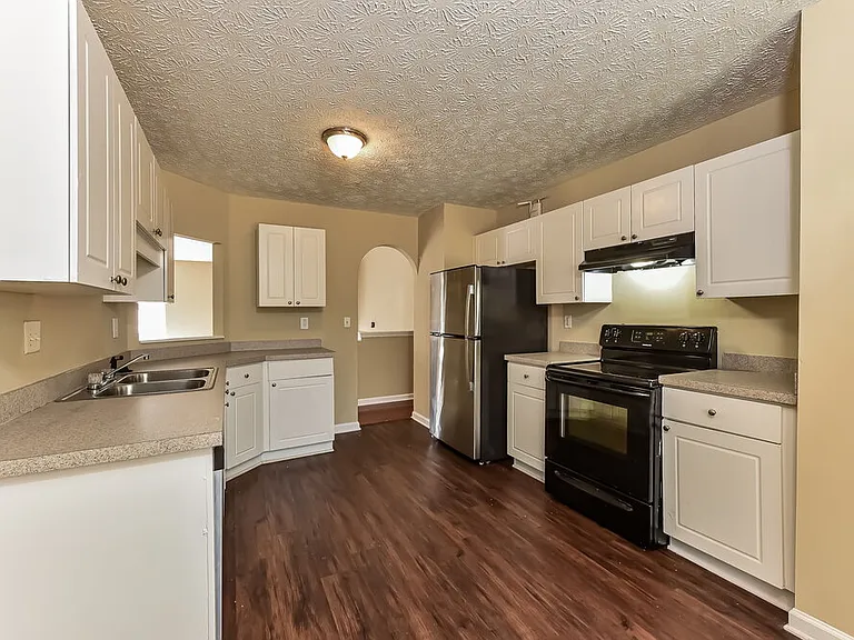 735 Bridgewood Ct — Photo 8