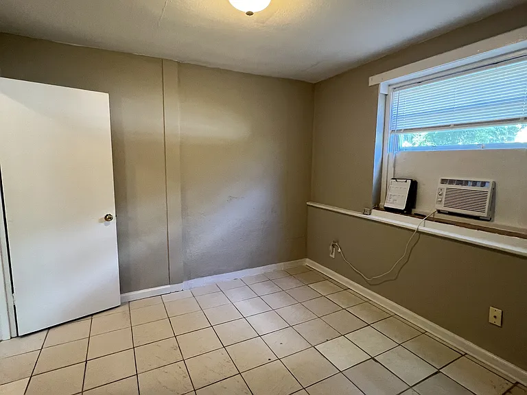 570 Denton Dr #B — Photo 9