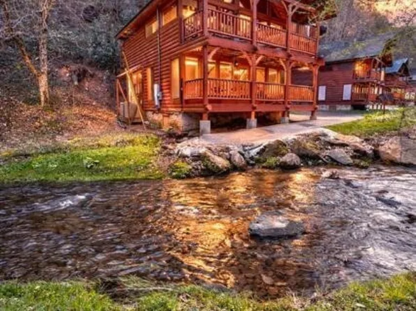 331 Caney Creek Rd, Pigeon Forge, TN 37863