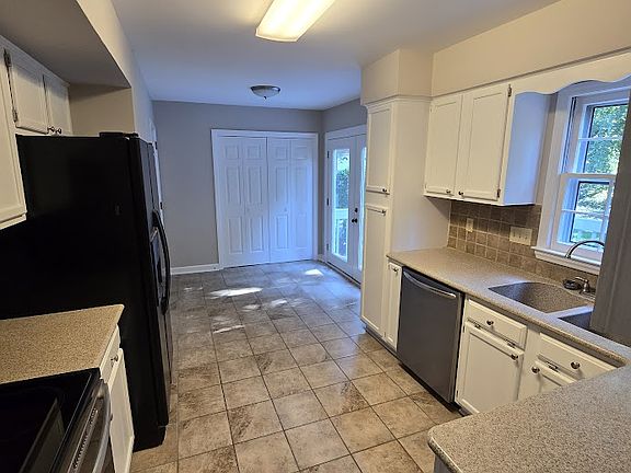 4th image of 9409 Radner Ln