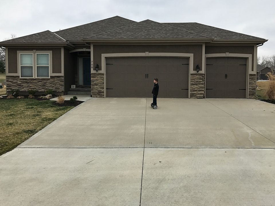 1st image of 708 SE Oriole Ct