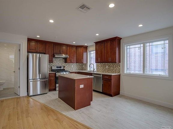 4th image of 19206 Crocheron Ave #2