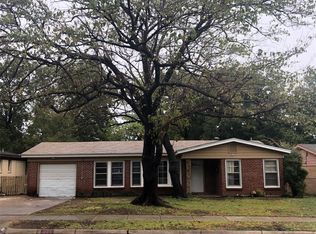 884 Russell Ln, Bedford, TX 76022