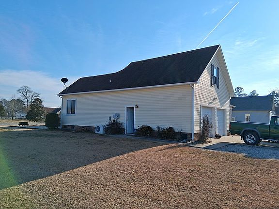 2nd image of 576 Ludford Rd
