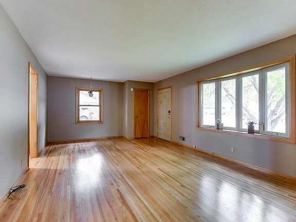 4th image of 10625 Sheridan Ave S
