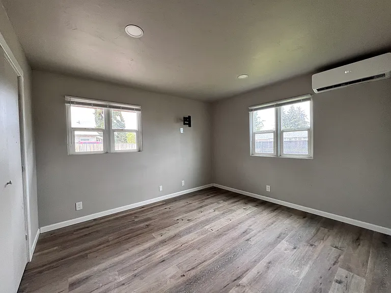 405 SE Dunham St #405 — Photo 9
