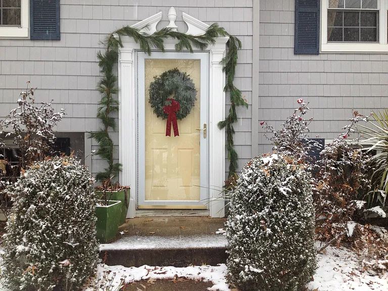 996 Elizabeth Dr — Photo 2
