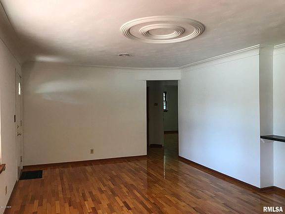 4th image of 305 S Dixon Ave