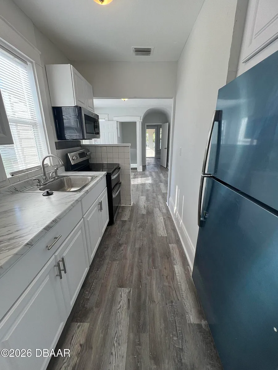 Building Photo - 209 Taylor Ave #2