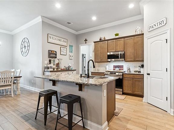 5th image of 133 Summer Cypress Ln