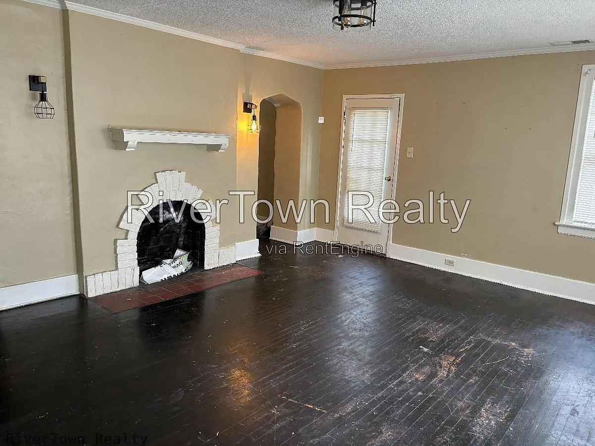 4 bed, 2.0 bath, 1991 sqft, $1,795 — Photo 3