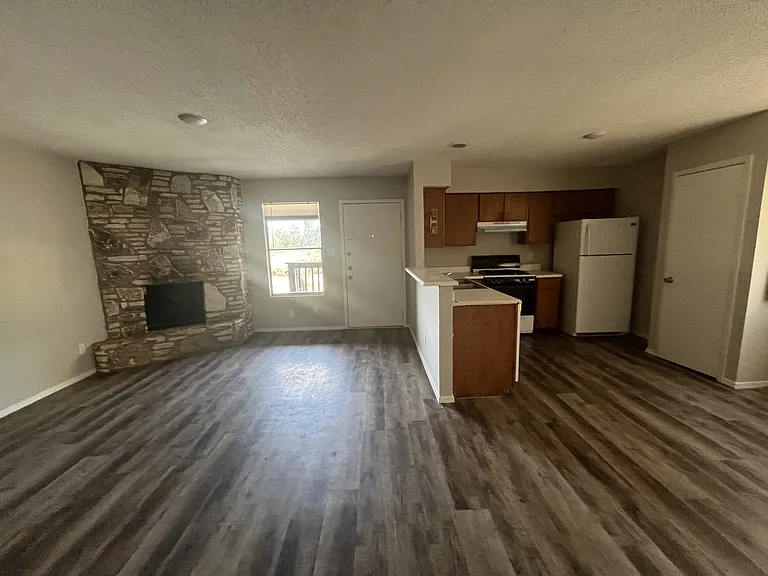 821 Bracewood Cir #C — Photo 8