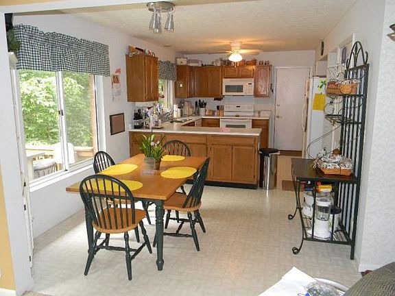 3rd image of 1924 Grovepointe Dr