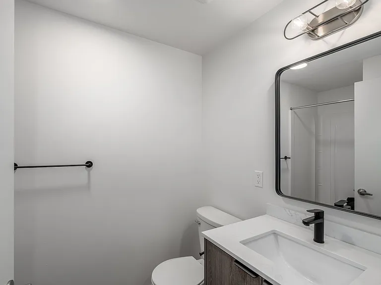 Greta Apartments | Private Kitchen Studio near UW — Photo 24