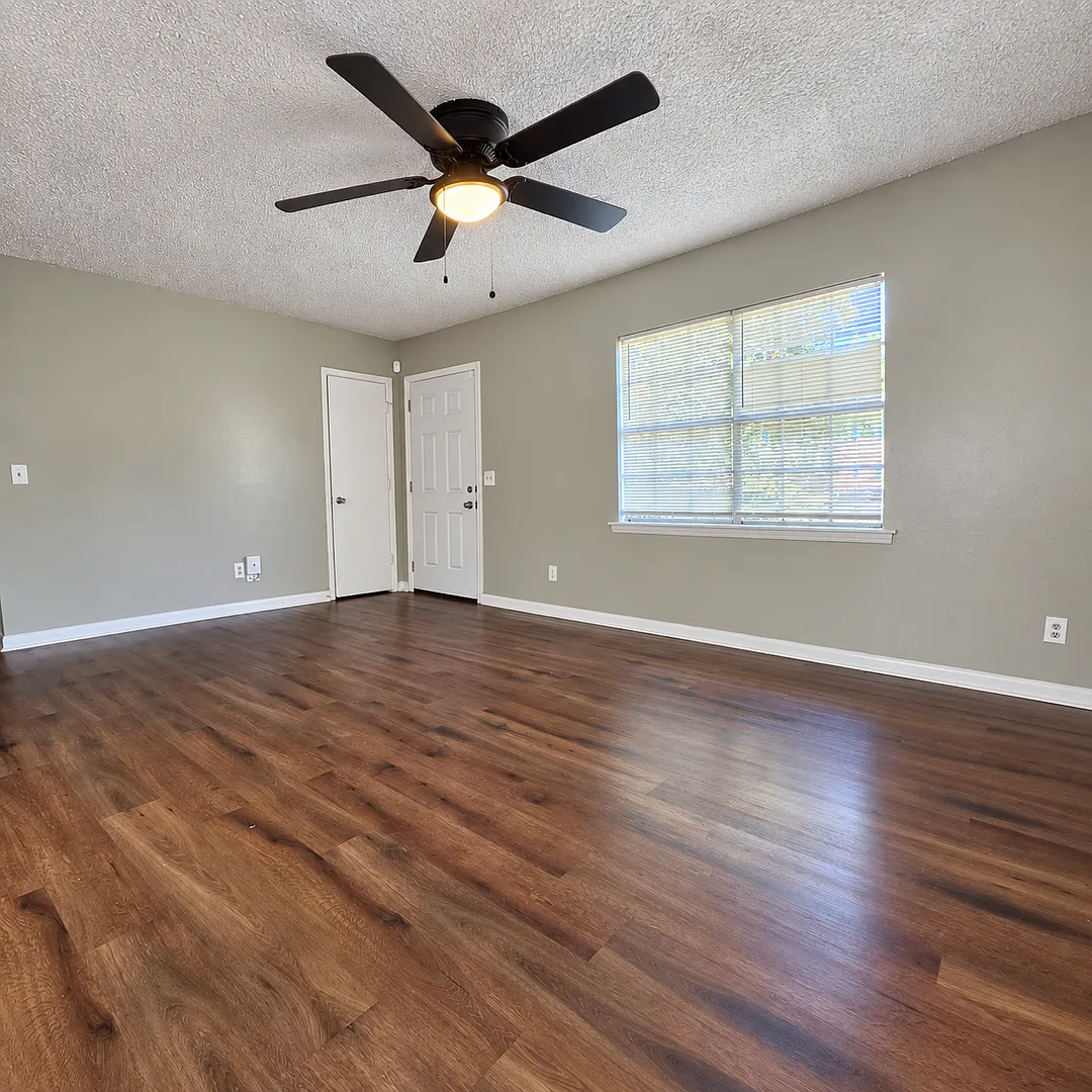 Under New Management - 3 Bedroom/ 1 bath Home — Photo 3