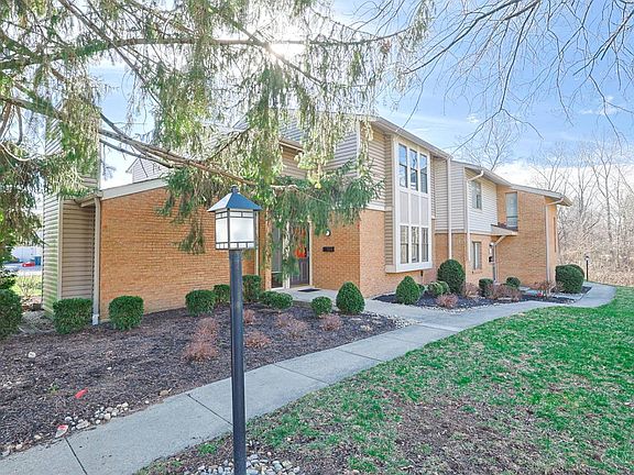 3rd image of 18 Oakwood Ct