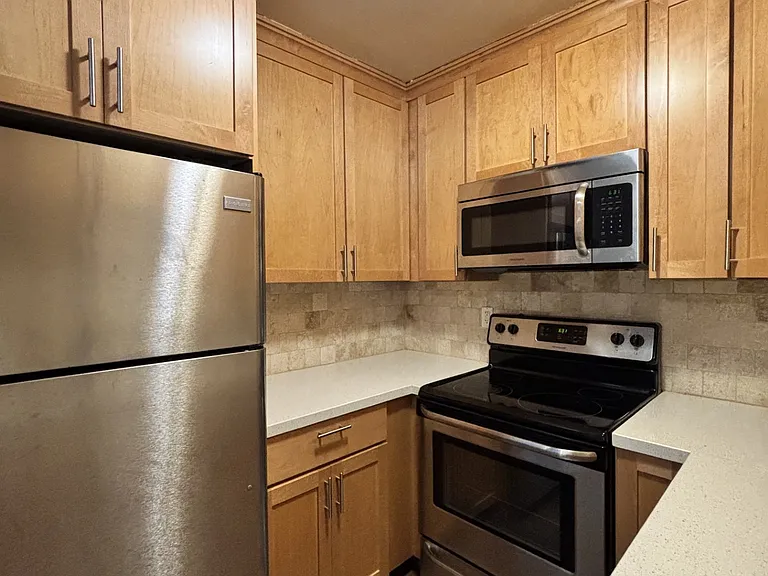 523 Poplar Ave #7 — Photo 7