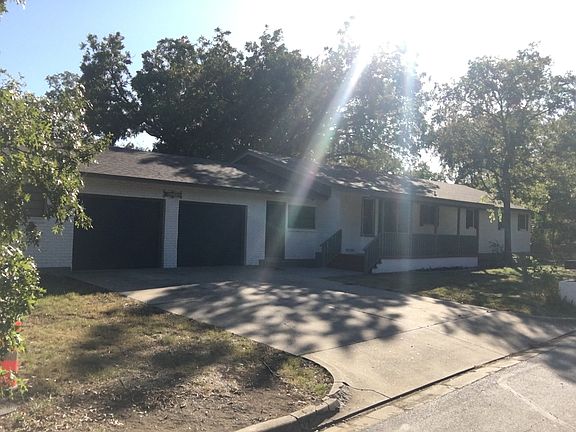 2nd image of 8229 Redonda St