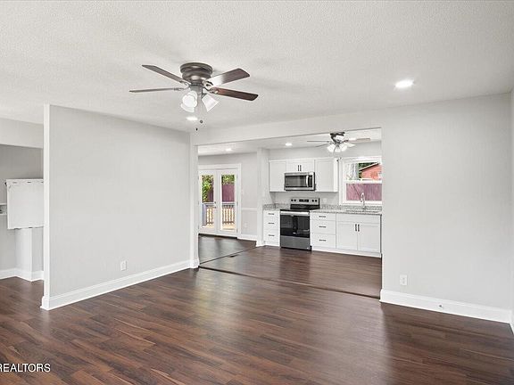 4th image of 4613 NW Hickory View Cir