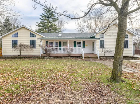 145 Davis St, Croswell, MI 48422