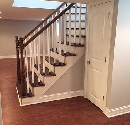 Georgous staircase to lower level
						:
						Oak staircase flows to lower level rec room, bedroom, office and laundry room