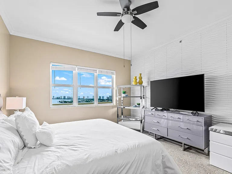 2650 Lake Shore Dr #2403 — Photo 11