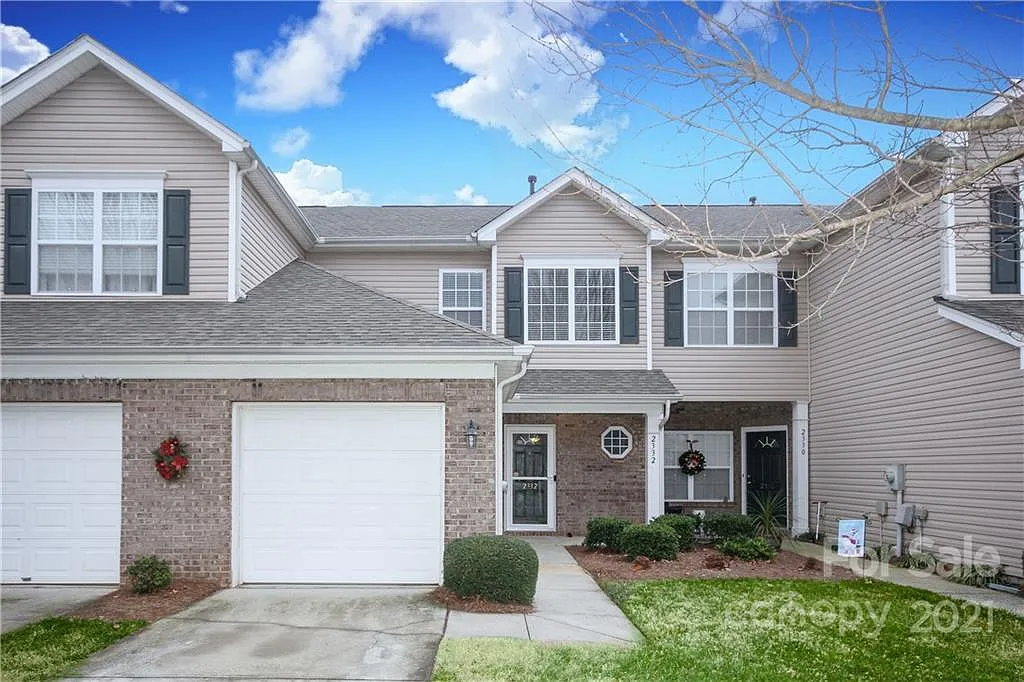 2 bed, 2.5 bath, 1600 sqft, $1,824 — Photo 1