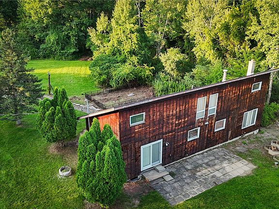 3rd image of 144 Hardscrabble Rd