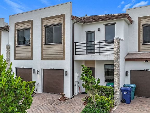 3rd image of 20850 NE 7th Pl