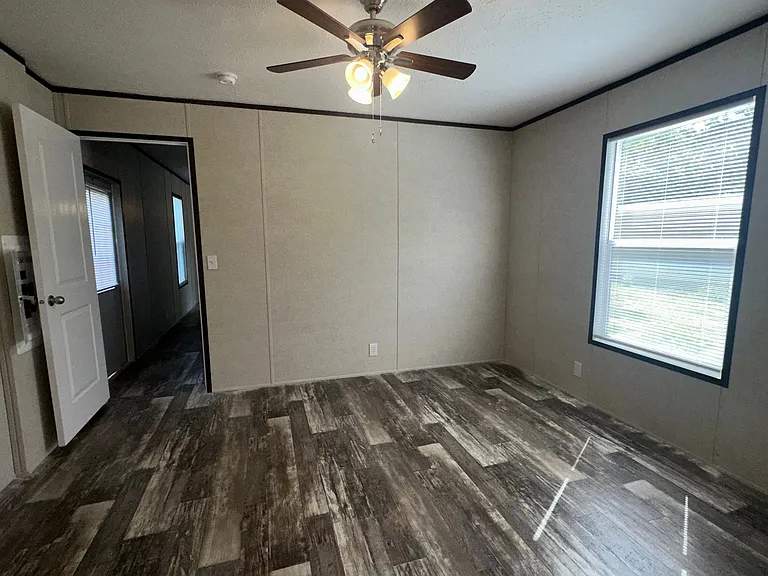 2777 Laurel Cir — Photo 5