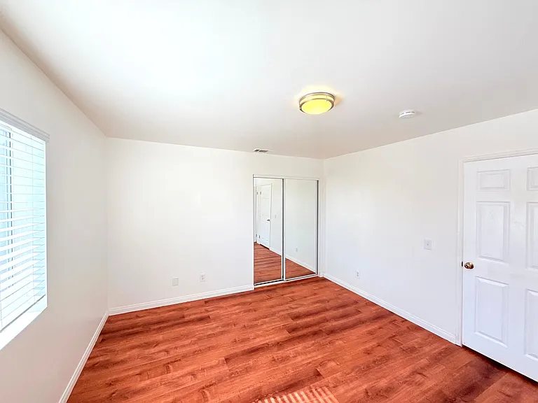762 W. 21st St. — Photo 14